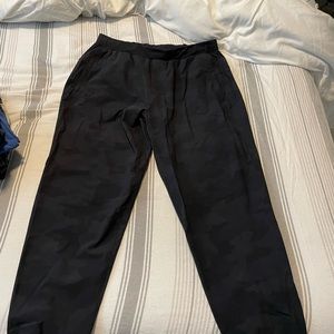 Lululemon black camo jogger large